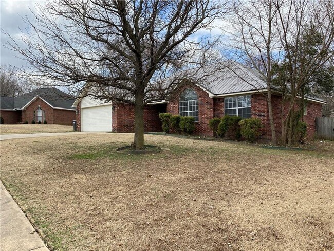 Foto del edificio - 4902 Hawthorne Way