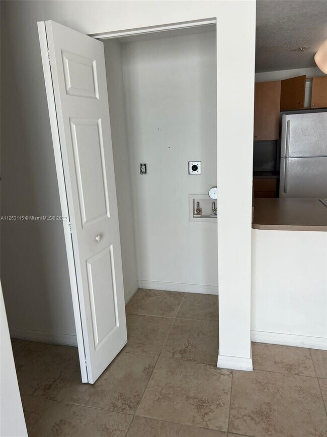 Building Photo - 435 SW 12th Ave