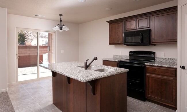 Foto del edificio - 3 Bedroom 2.5 Bath Home With a Community P...