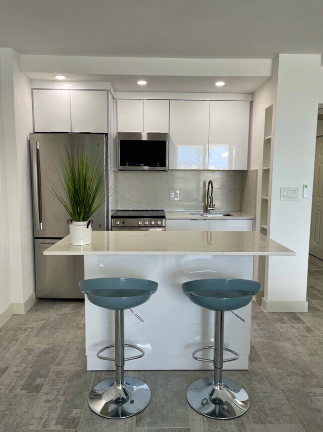Building Photo - 209 N Fort Lauderdale Beach Blvd