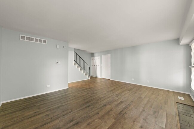 Building Photo - 2460 Devonshire Ct