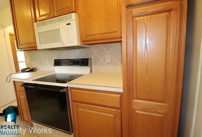 Building Photo - 3 br, 2 bath House - 431 South 56th Street