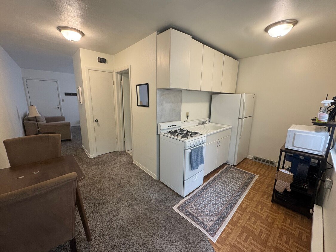 Foto principal - 13th Ave Moline Apartments