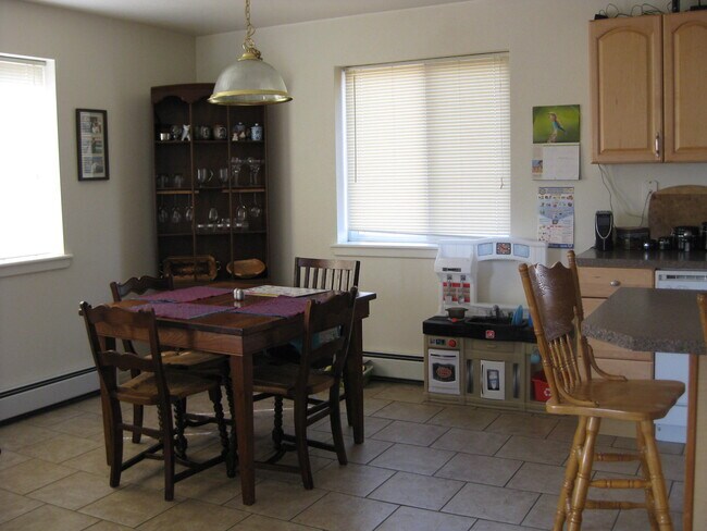 Comedor - 237 Gay St