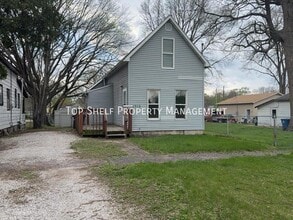 Building Photo - 1713 Lyon St