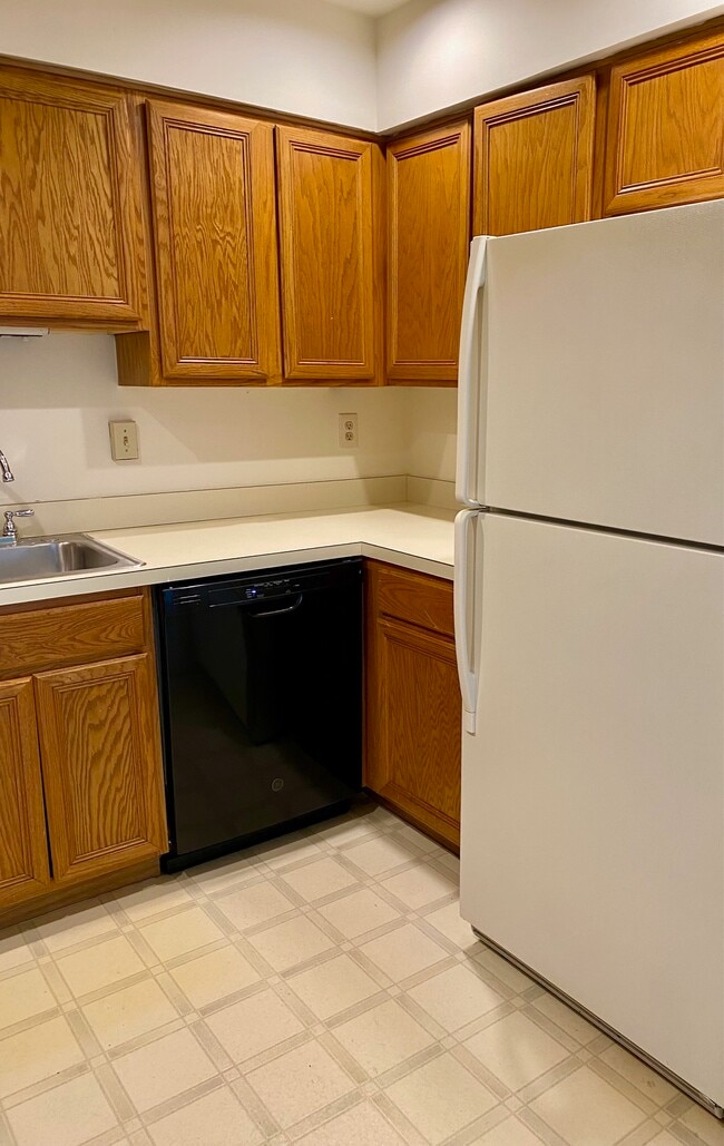 Kitchen - 130 Plymouth Ave