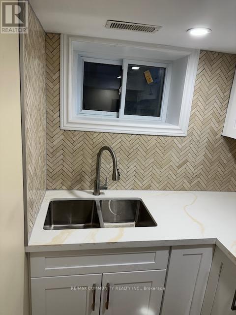 Building Photo - 537 Grierson St