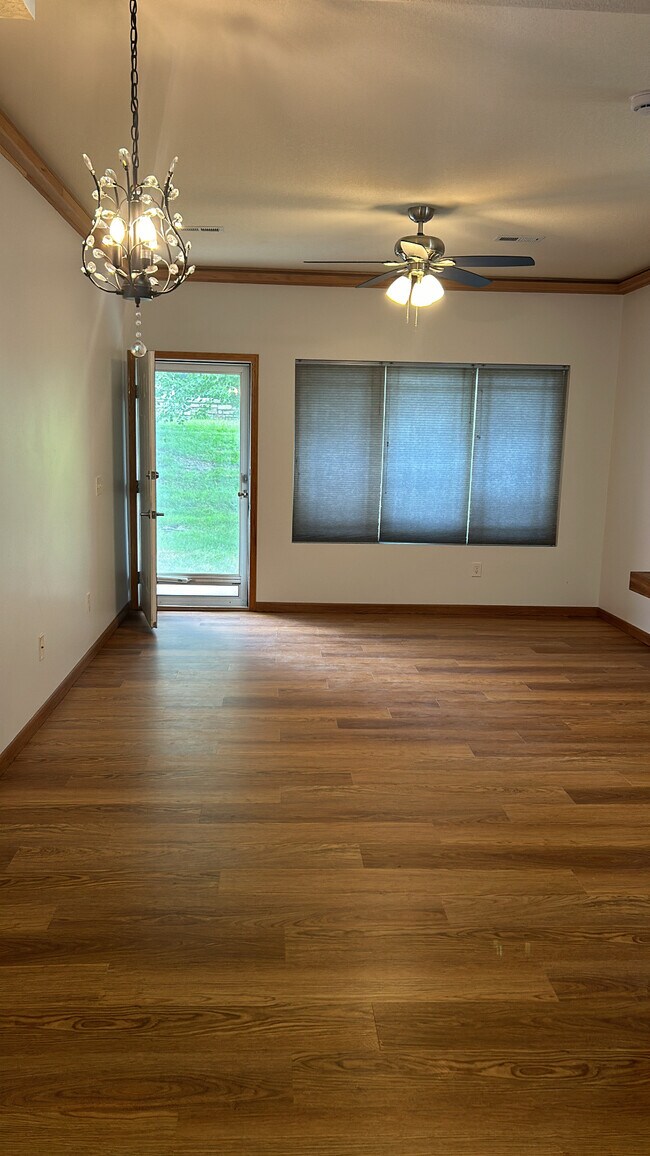 Foto del edificio - 2241 Hart Ave