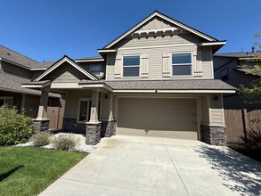 Building Photo - 3120 NE Marea Dr