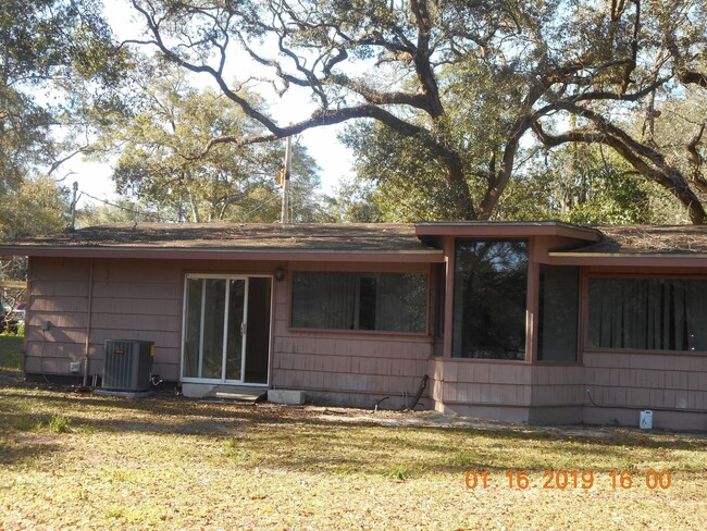 Foto del edificio - Lake Front Property