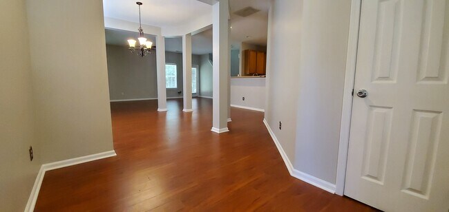 Foto del edificio - 3 Bedroom Home in North Charlotte