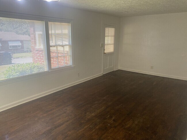 Foto del edificio - 938 Booker Ave