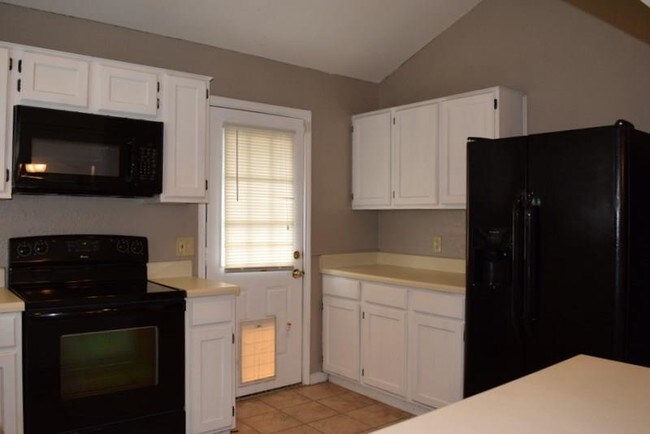 Building Photo - 814 Ashmount Ln