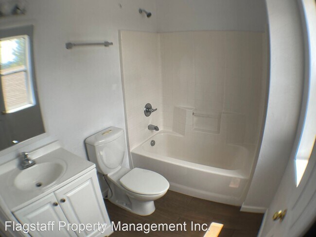 Building Photo - 3 br, 2.5 bath House - 1608 E Pecan Dr