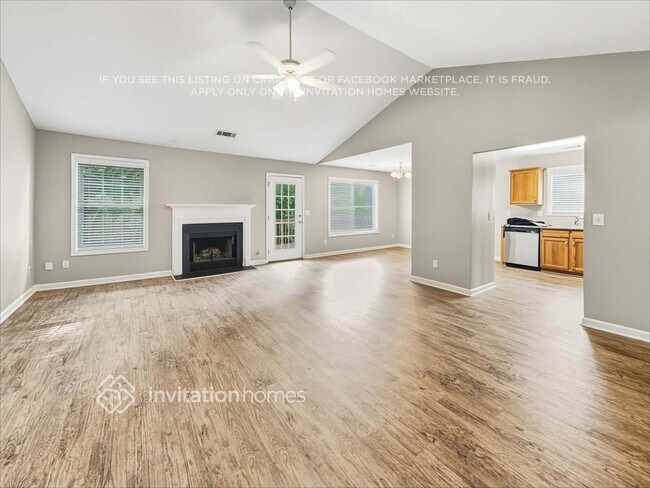 Foto del edificio - 4730 Camelot Dr