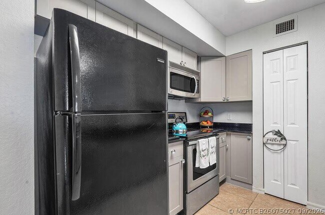 Building Photo - 6768 Heritage Grande