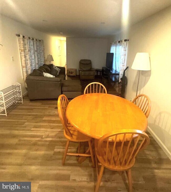 Foto del edificio - 119 Clamshell Rd