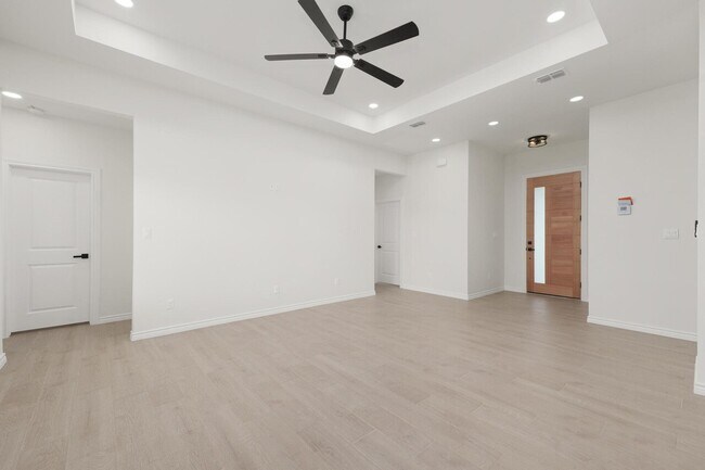 Building Photo - 118 Faith Dr