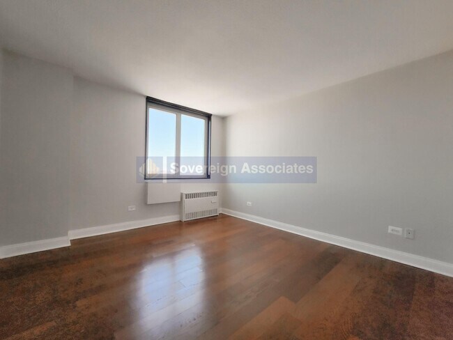 Foto del edificio - 3333 Broadway