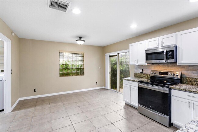 Building Photo - 1533 Rialto Dr