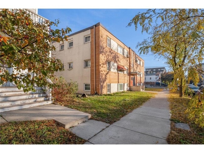 Building Photo - 2747 DuPont Ave S