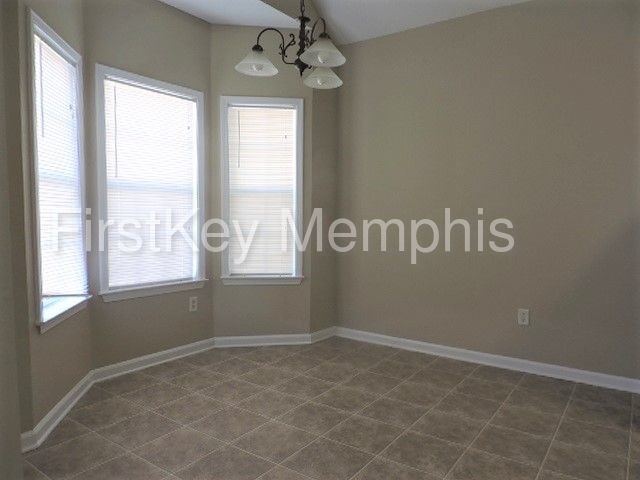 Foto del edificio - 9042 Fulton Ln