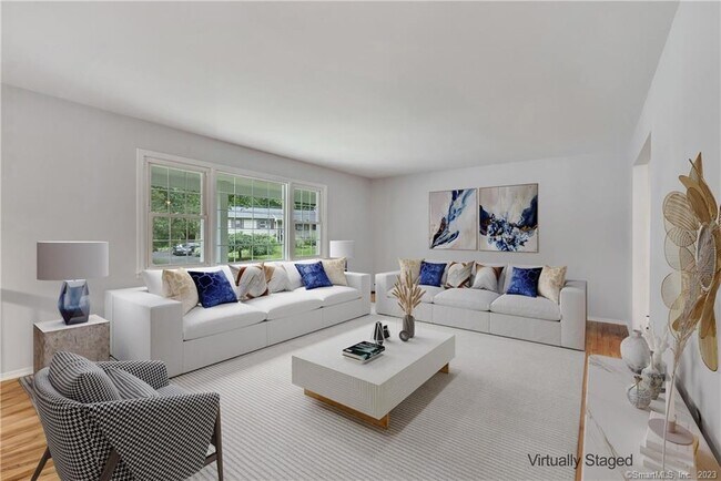 Building Photo - 4 Cranbury Woods Rd