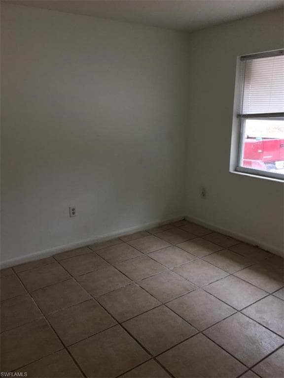 Building Photo - 2410 Linhart Ave