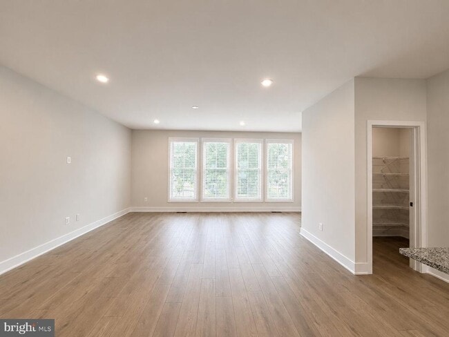 Building Photo - 135 Heyford Dr