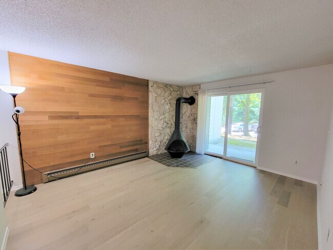 Foto del edificio - 1BD/1BA Bellevue Highlands Condo $1795