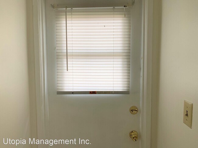 Building Photo - 5891-5891 Fullerton Ave