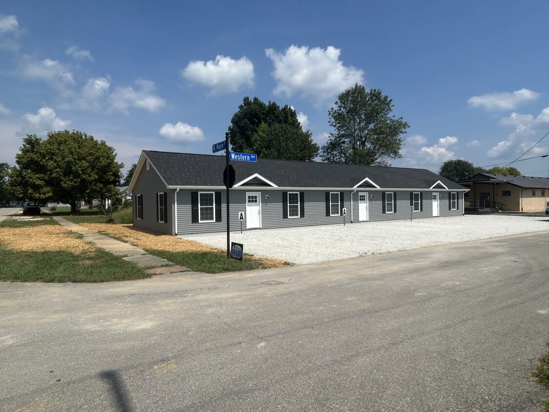 Primary Photo - 240 Western Ave