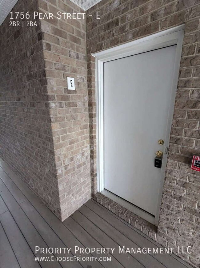 Foto del edificio - 1756 Pear St