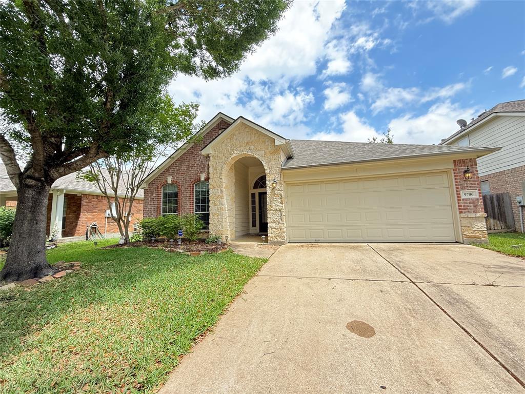 Foto principal - 9706 Ashwood Valley Dr