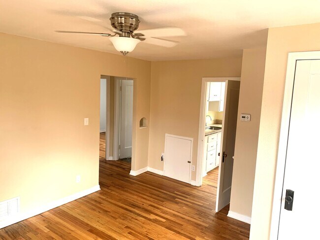 Foto del edificio - 2201 Table Dr