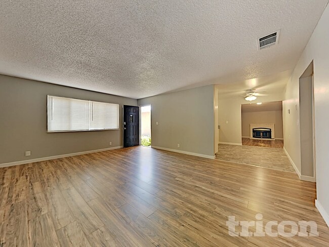 Foto del edificio - 402 E Pacific Ave