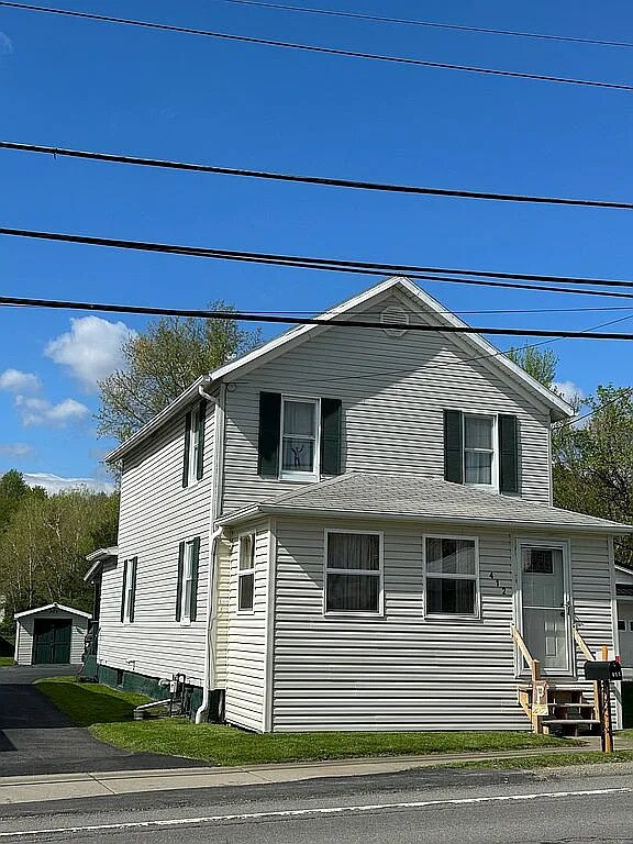 Primary Photo - 412 Main St