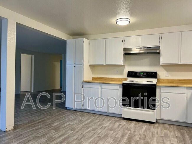 Foto del edificio - 1585 E Badger Rd