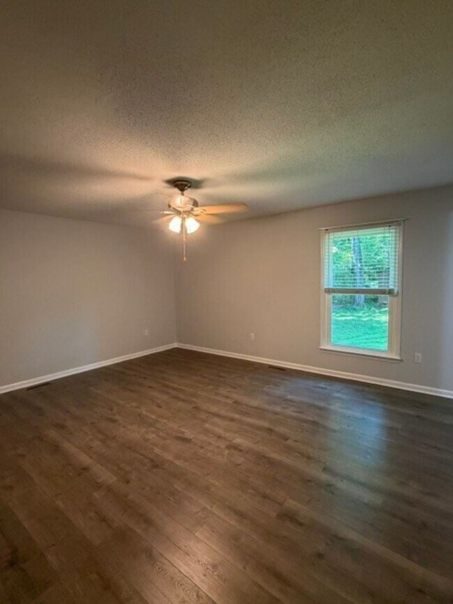 Building Photo - 2723 Meadow Oak Dr