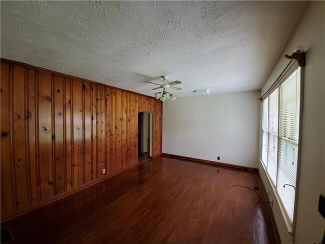 Building Photo - 1355 Hickory Flat Hwy
