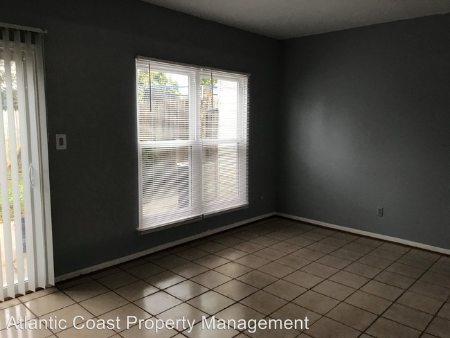 Building Photo - 3 br, 1.5 bath House - 3889 Counselor Lane