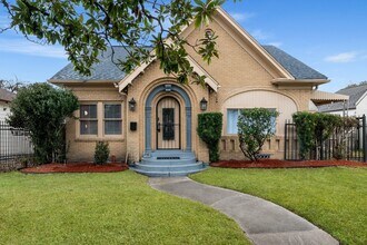 Building Photo - 2819 Wheeler Ave Building Photo - 2819 Wheeler Ave