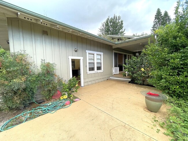 Building Photo - 240 Aulii Dr
