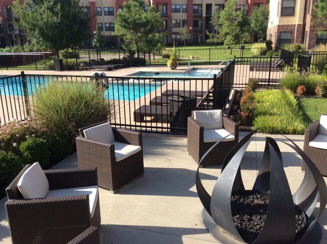 Foto del edificio - Crown Village at Elm Ridge