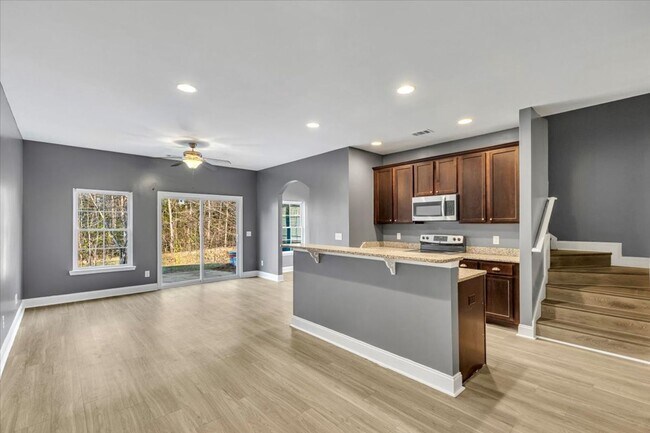 Foto del edificio - Richmond Hill- 3Br, 2 1/2 Bath Townhome