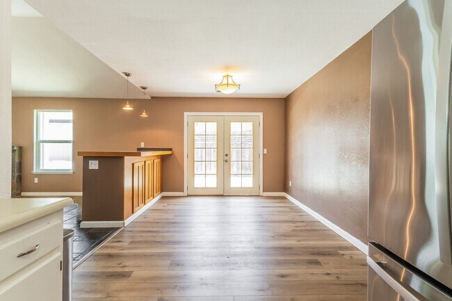 Foto del edificio - PURE Property Management Presents: Delightful 4 Bed 2 Bath Near Pioneer Park