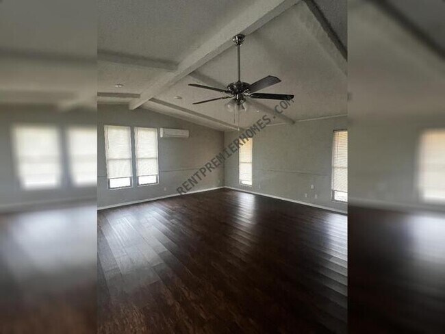 Foto del edificio - 5608 Stella Cir