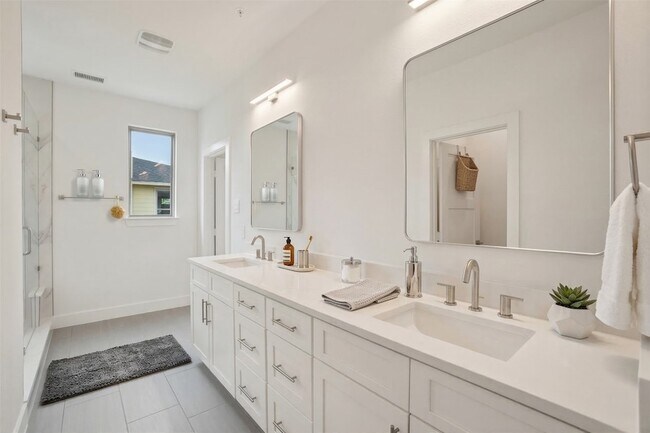 Foto del edificio - 13351 Goodland St