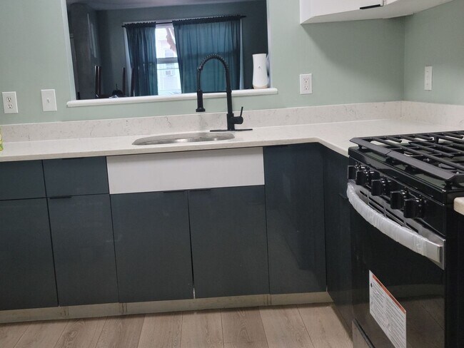 Building Photo - 4 Bedroom Duplex in Jersey City