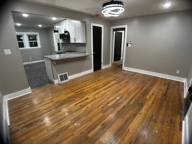 Foto del edificio - 5727 Saylor St